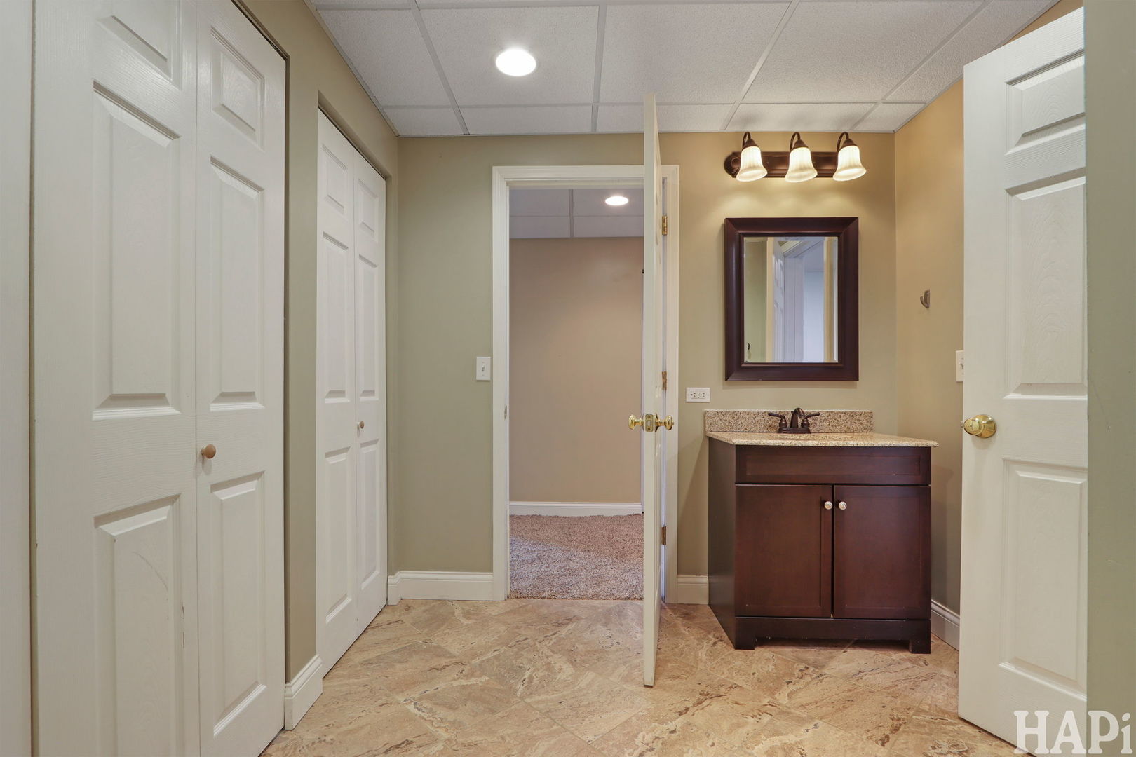 1901 BARNHILL Drive, Mundelein, IL 60060