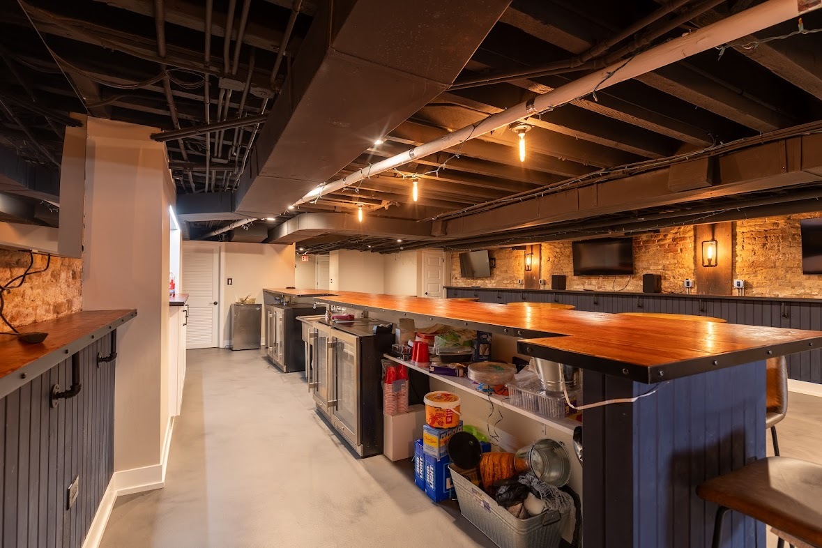 827 N Milwaukee Avenue, Chicago, IL 60642