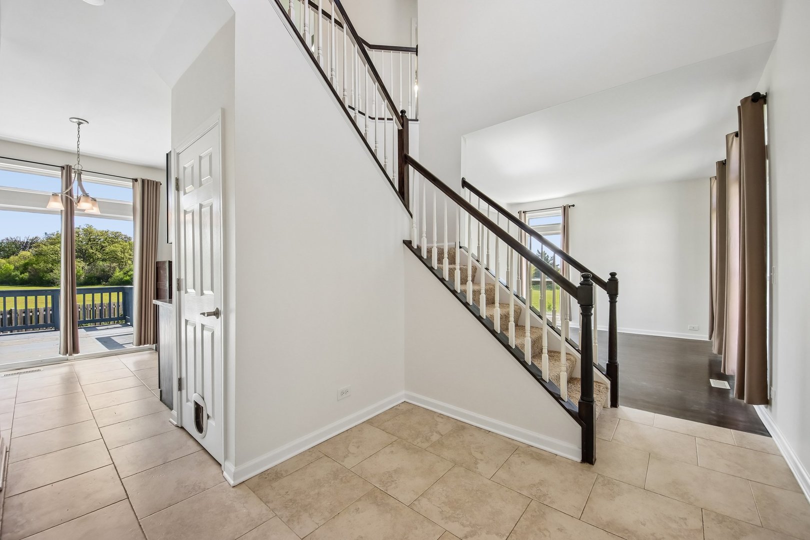 254 W Holly Court, Round Lake, IL 60073