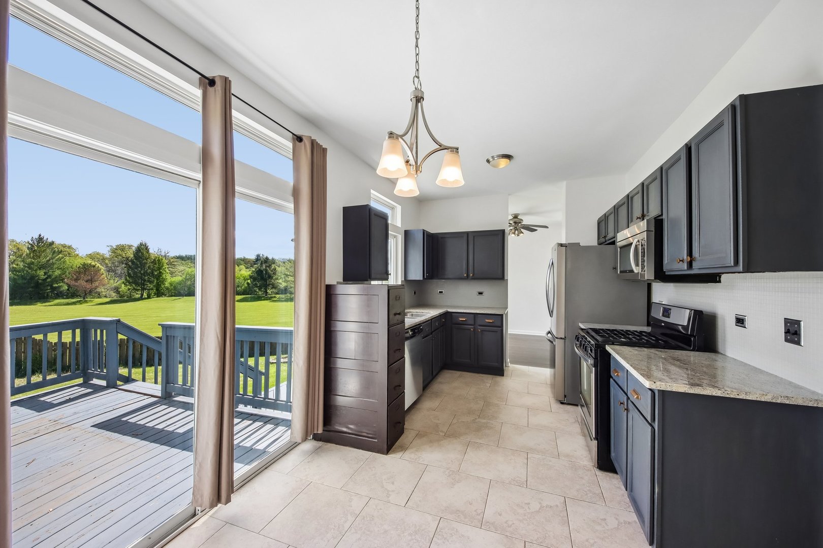 254 W Holly Court, Round Lake, IL 60073