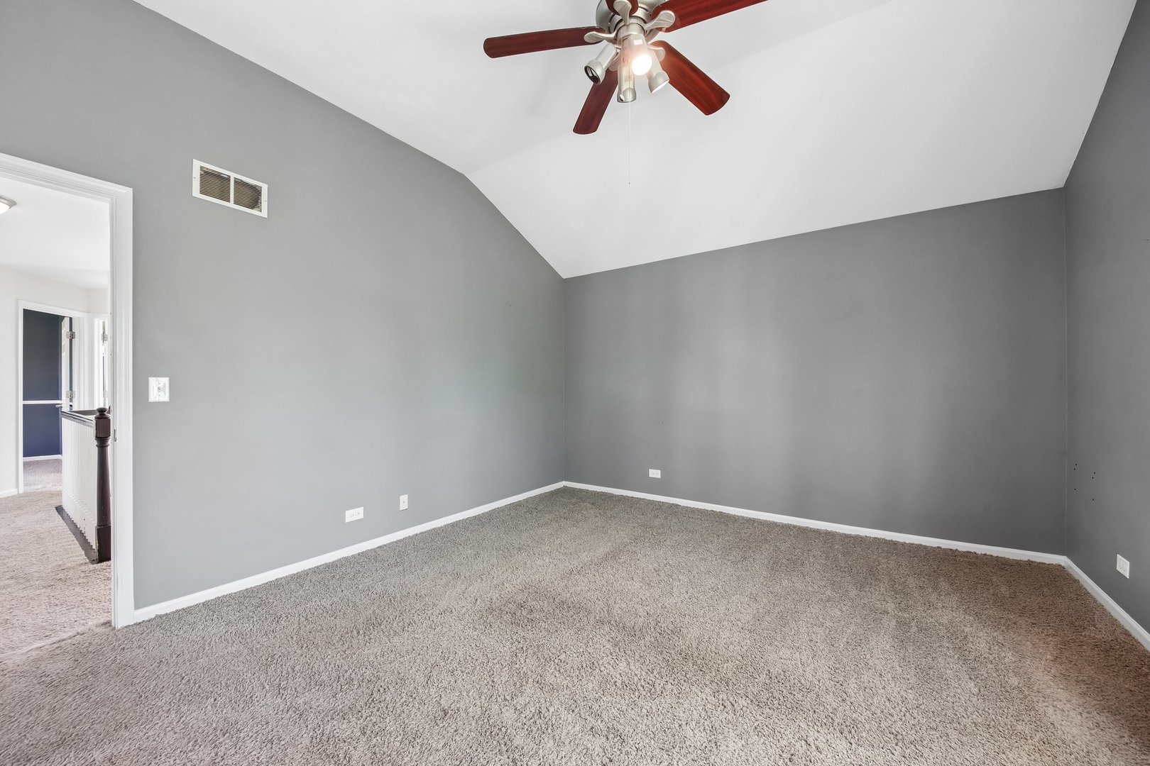 254 W Holly Court, Round Lake, IL 60073