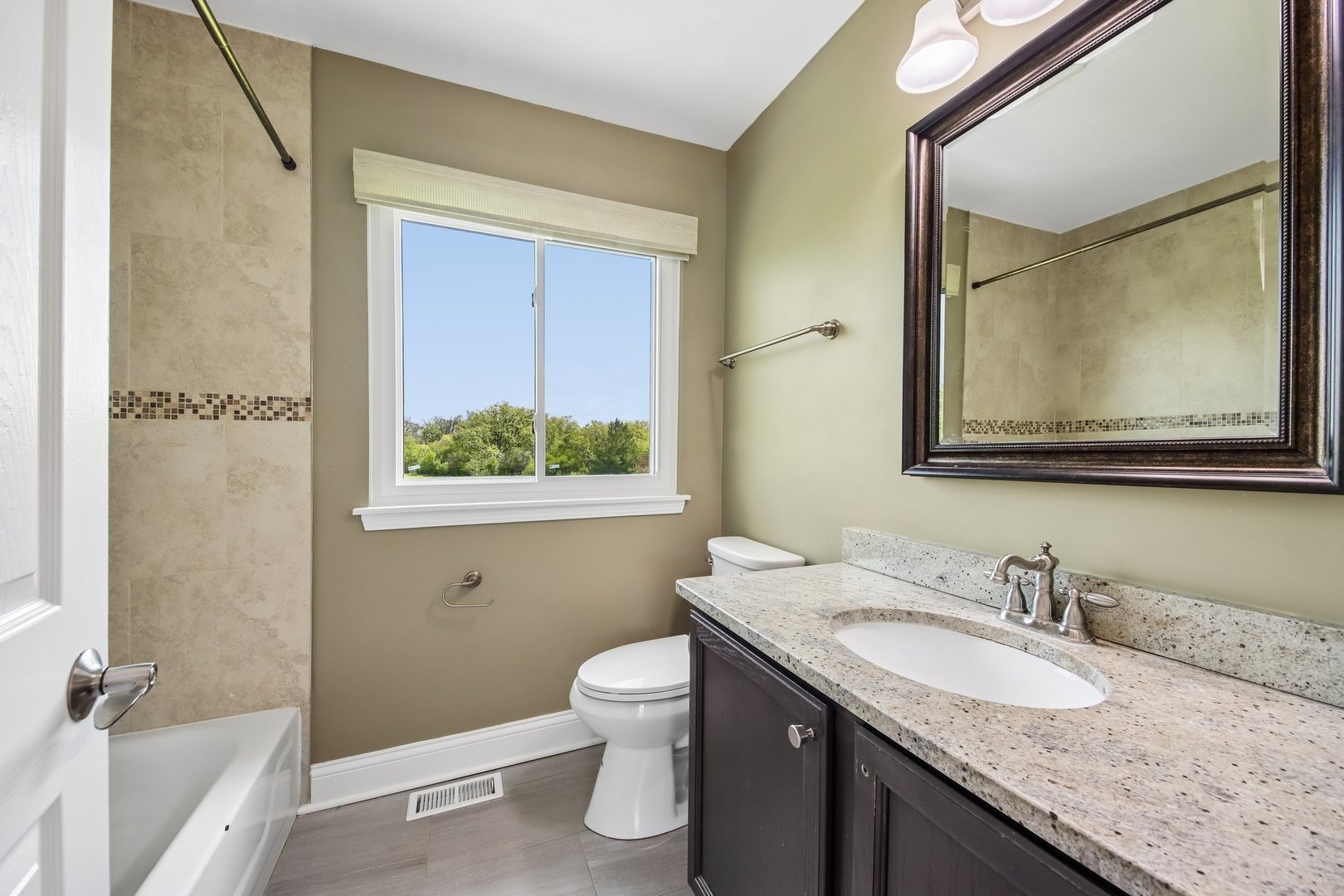 254 W Holly Court, Round Lake, IL 60073