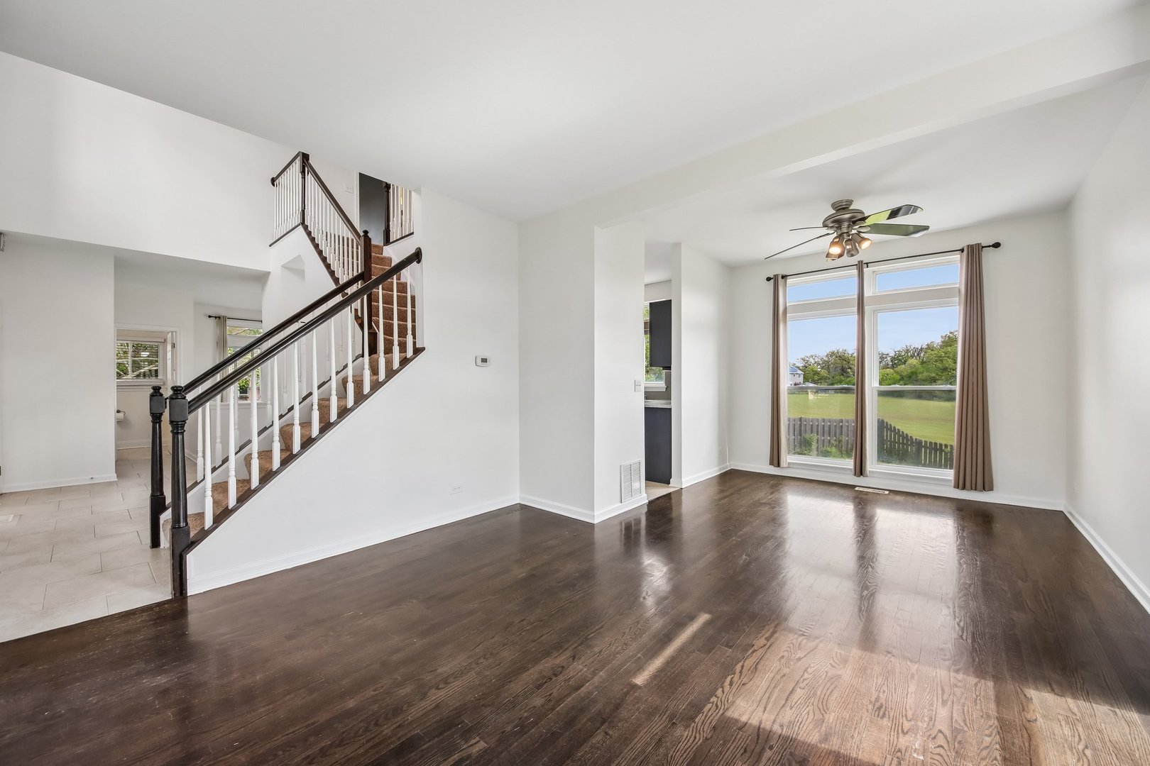 254 W Holly Court, Round Lake, IL 60073