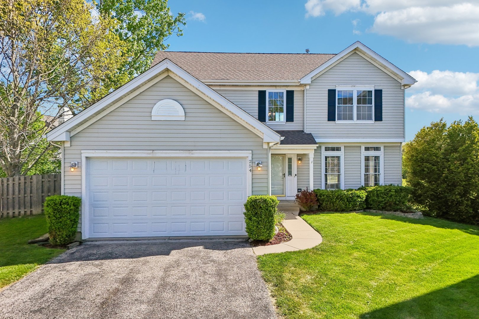254 W Holly Court, Round Lake, IL 60073