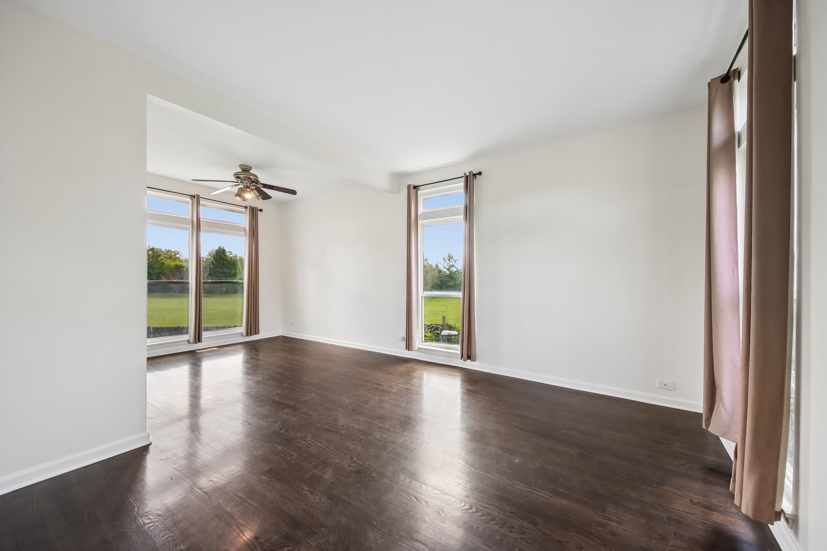 254 W Holly Court, Round Lake, IL 60073