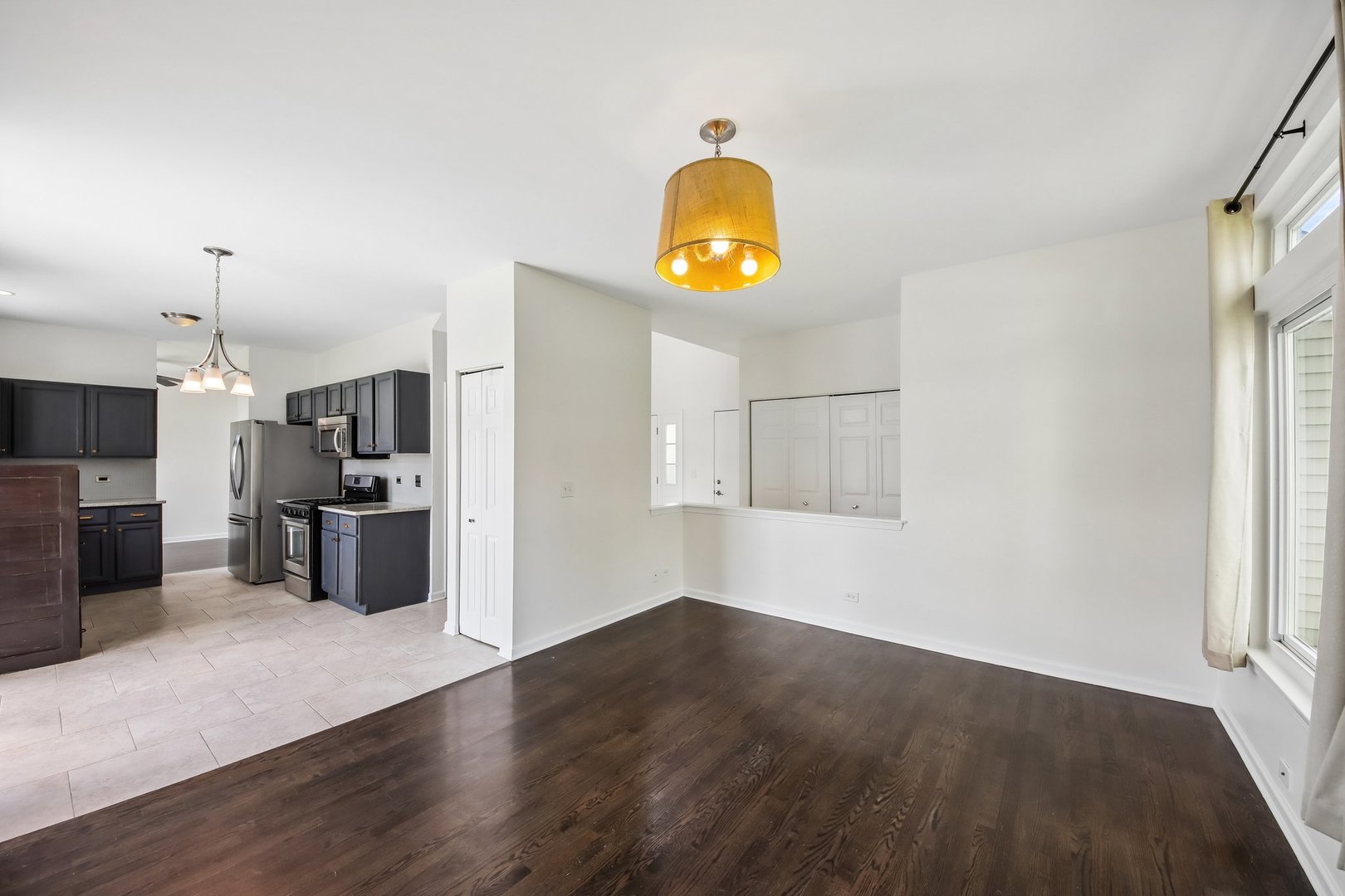 254 W Holly Court, Round Lake, IL 60073