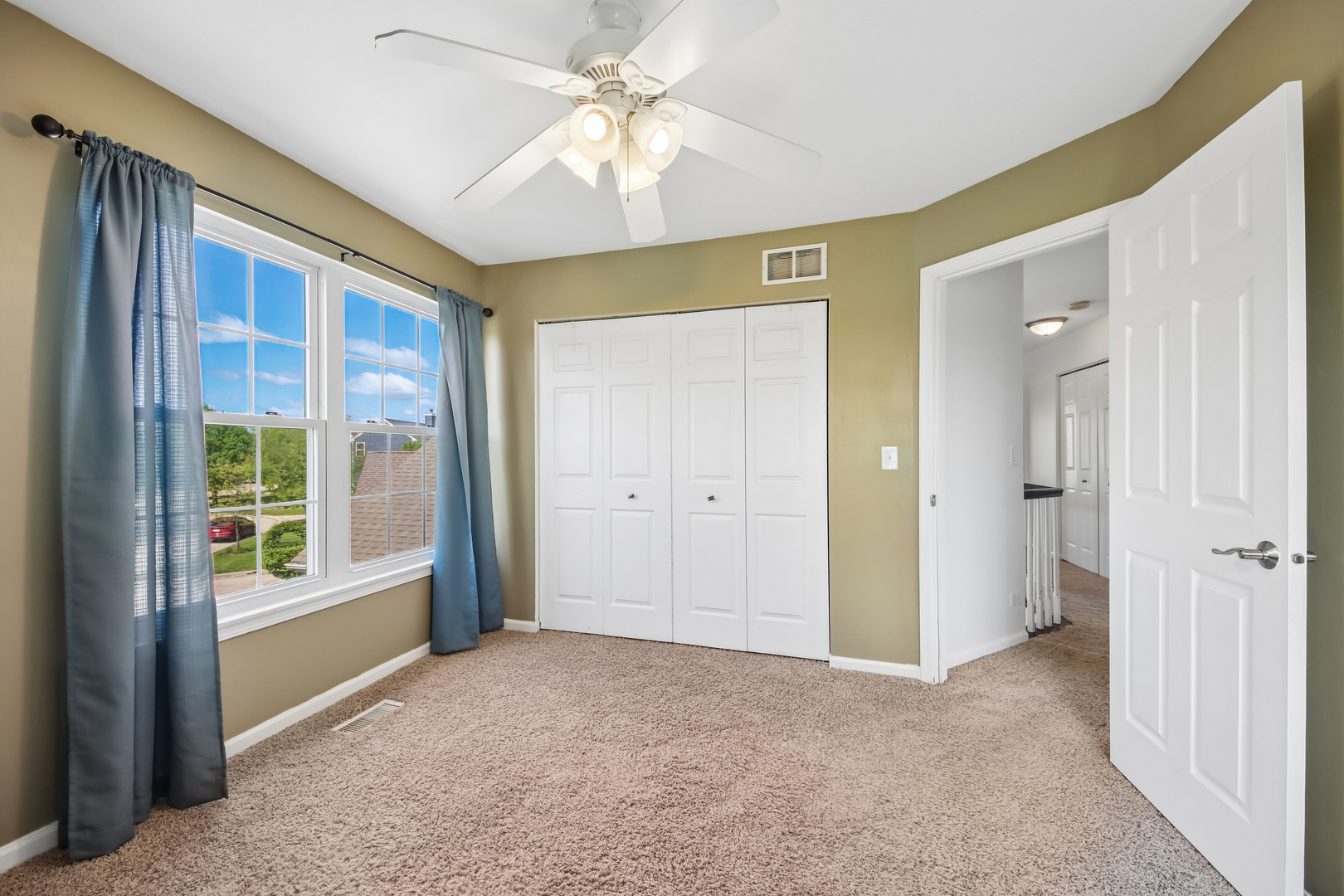 254 W Holly Court, Round Lake, IL 60073