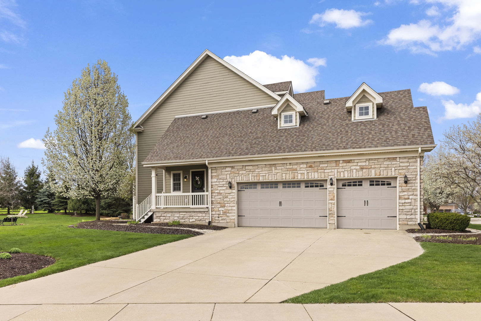 671 SHEFFIELD Circle, Sugar Grove, IL 60554