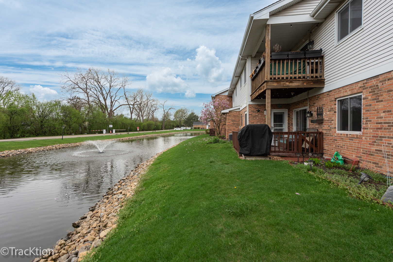 717 Maplewood Court #B, Willowbrook, IL 60527