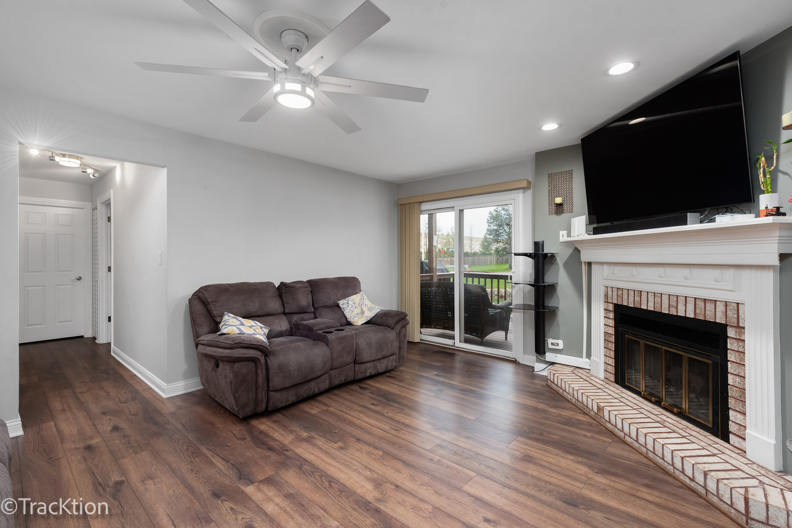 717 Maplewood Court #B, Willowbrook, IL 60527