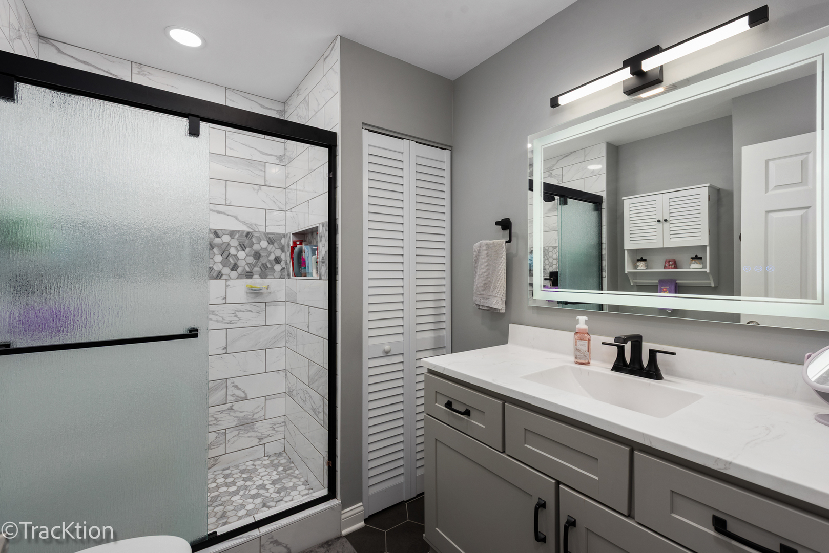 717 Maplewood Court #B, Willowbrook, IL 60527