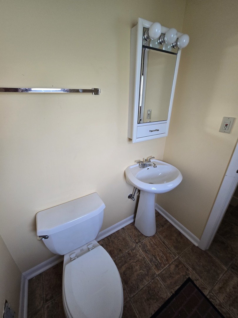 15222 Lawndale Avenue, Midlothian, IL 60445