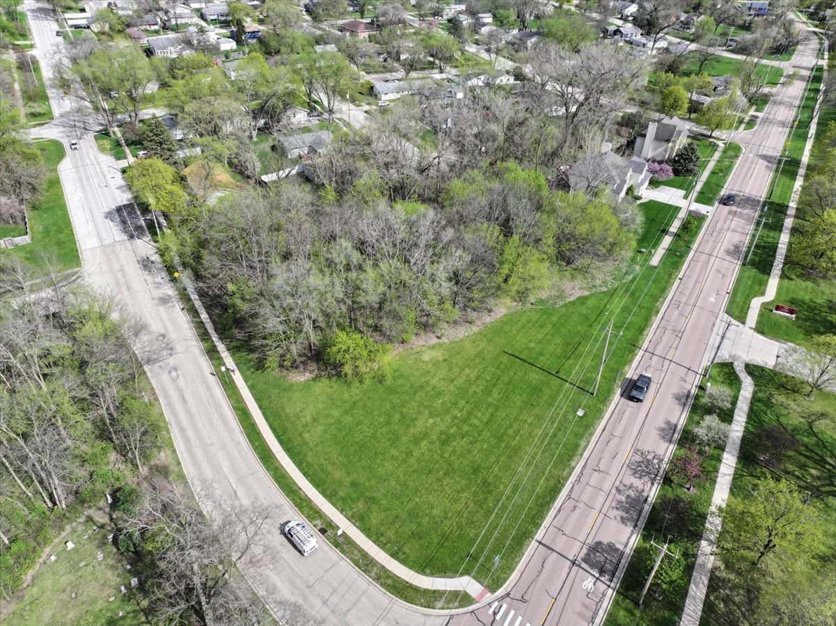 1009 S 9th Avenue, St. Charles, IL 60174