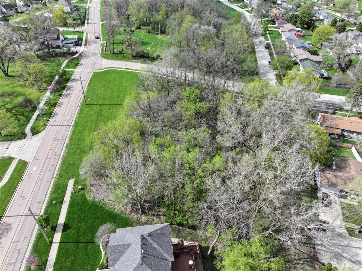 1009 S 9th Avenue, St. Charles, IL 60174