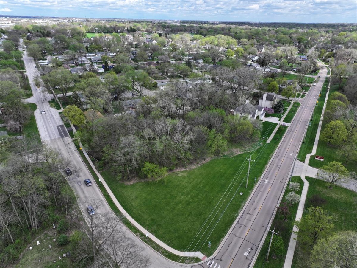 1009 S 9th Avenue, St. Charles, IL 60174