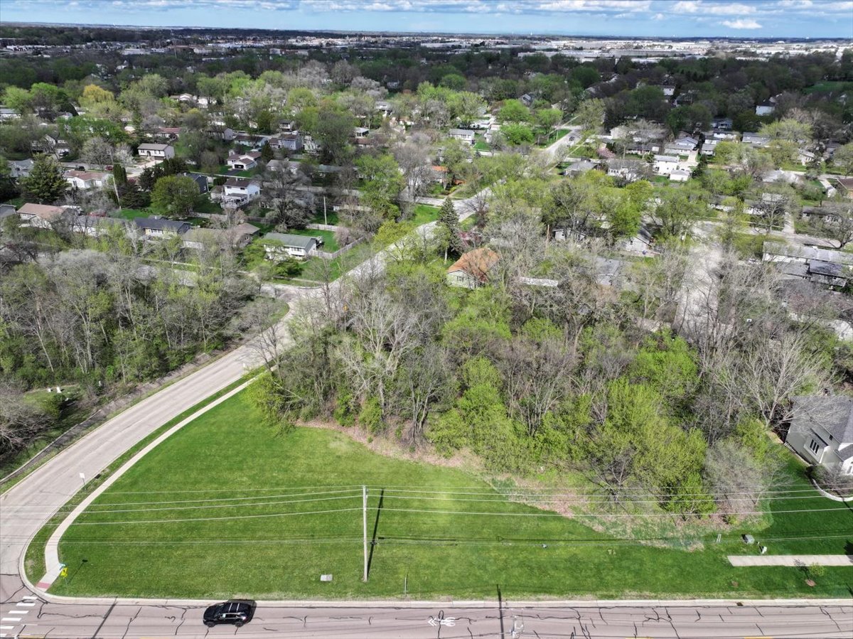 1009 S 9th Avenue, St. Charles, IL 60174