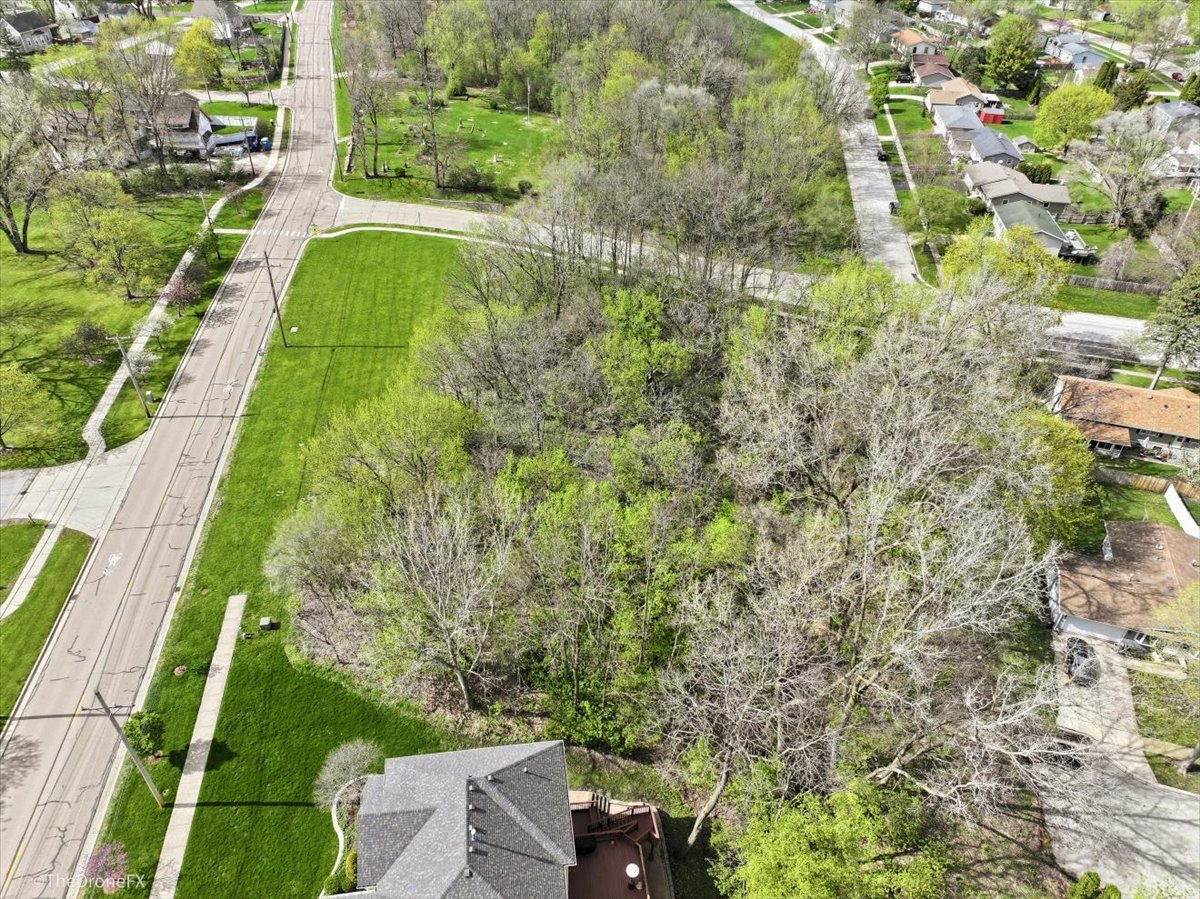 1009 S 9th Avenue, St. Charles, IL 60174