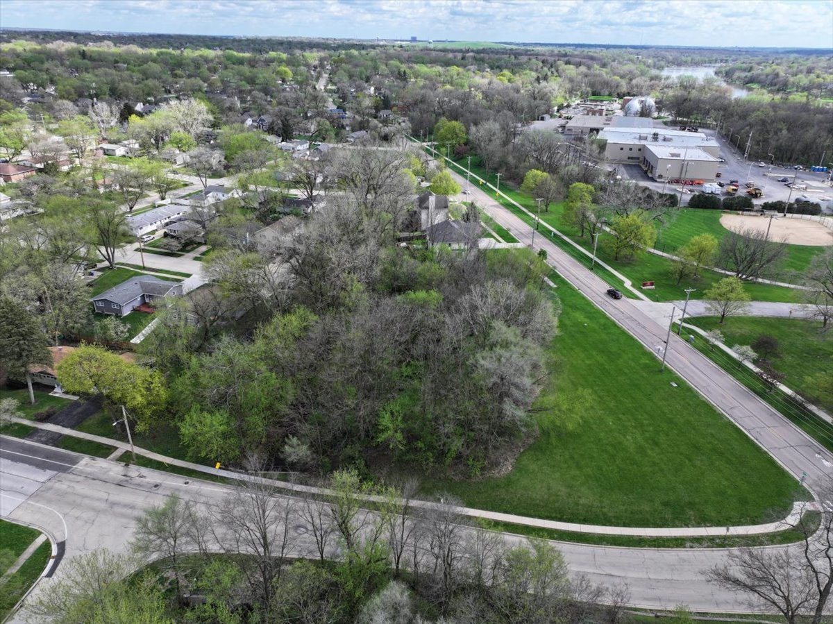 1009 S 9th Avenue, St. Charles, IL 60174