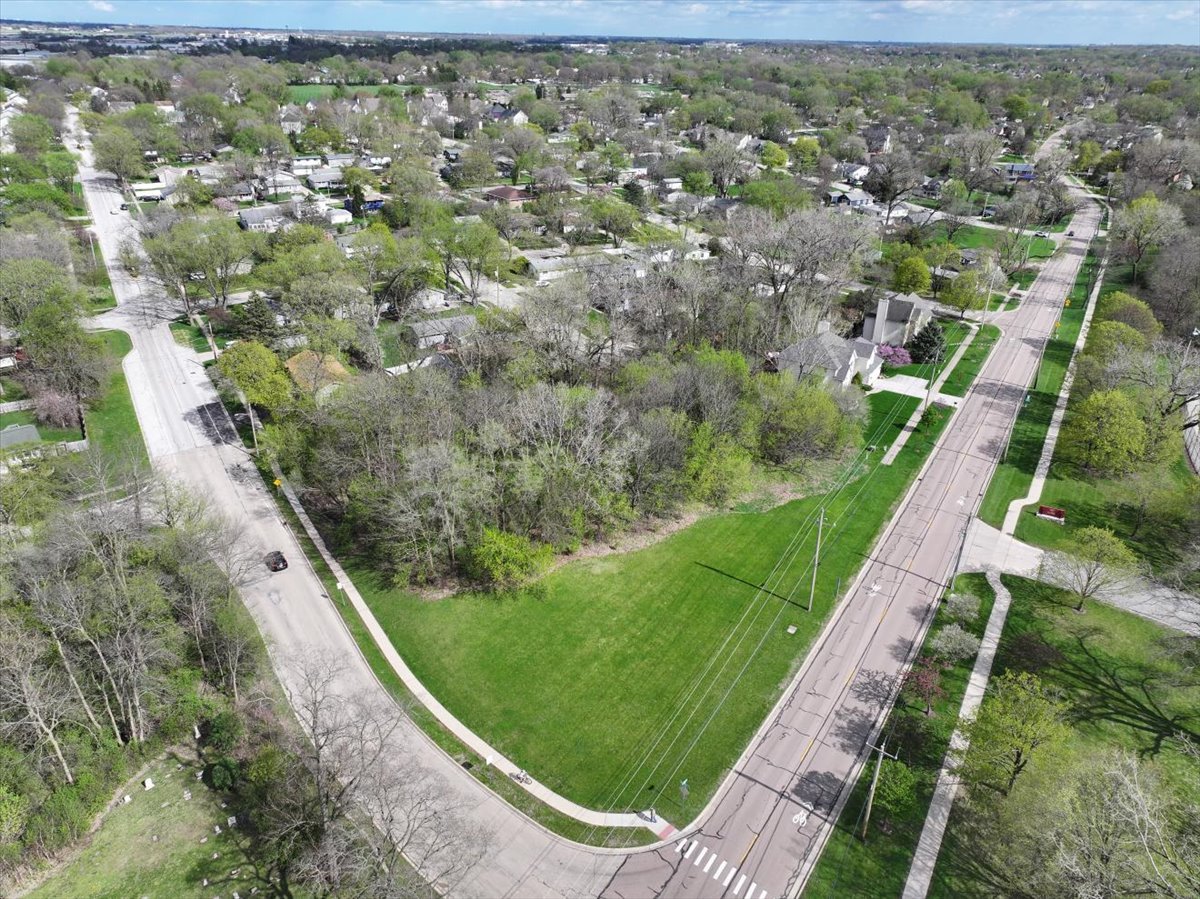 1009 S 9th Avenue, St. Charles, IL 60174