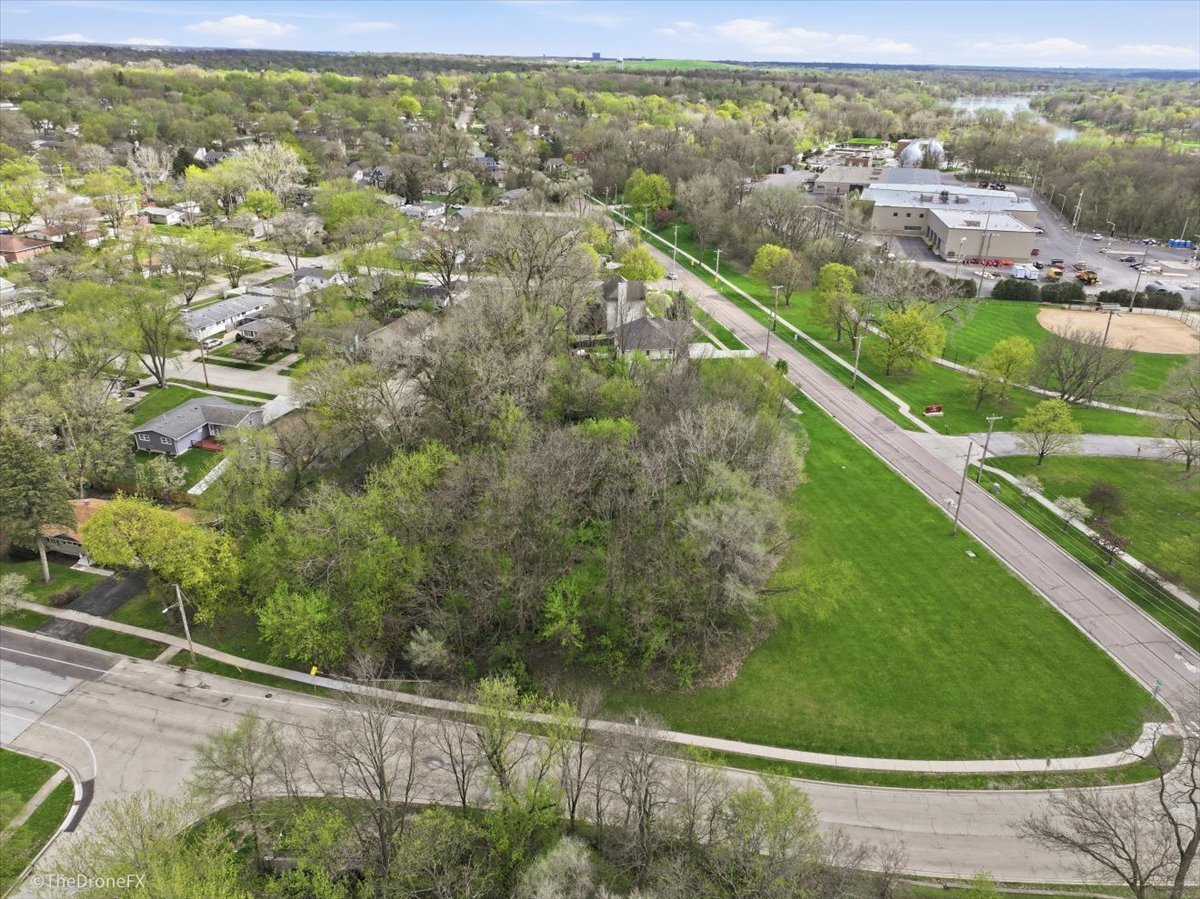 1009 S 9th Avenue, St. Charles, IL 60174