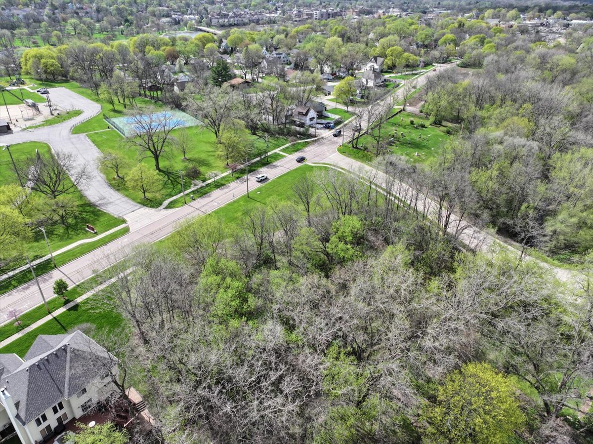 1009 S 9th Avenue, St. Charles, IL 60174