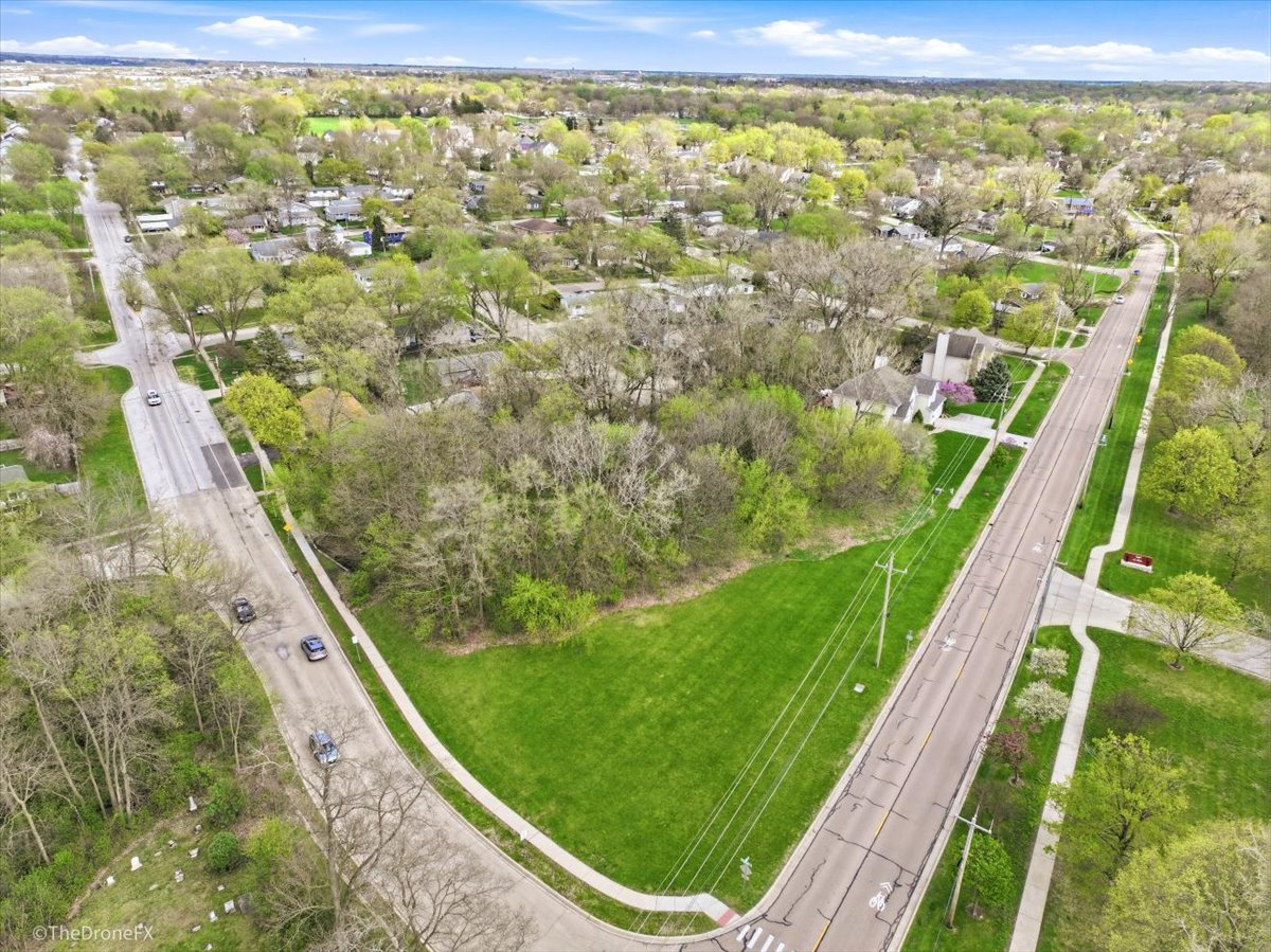 1009 S 9th Avenue, St. Charles, IL 60174