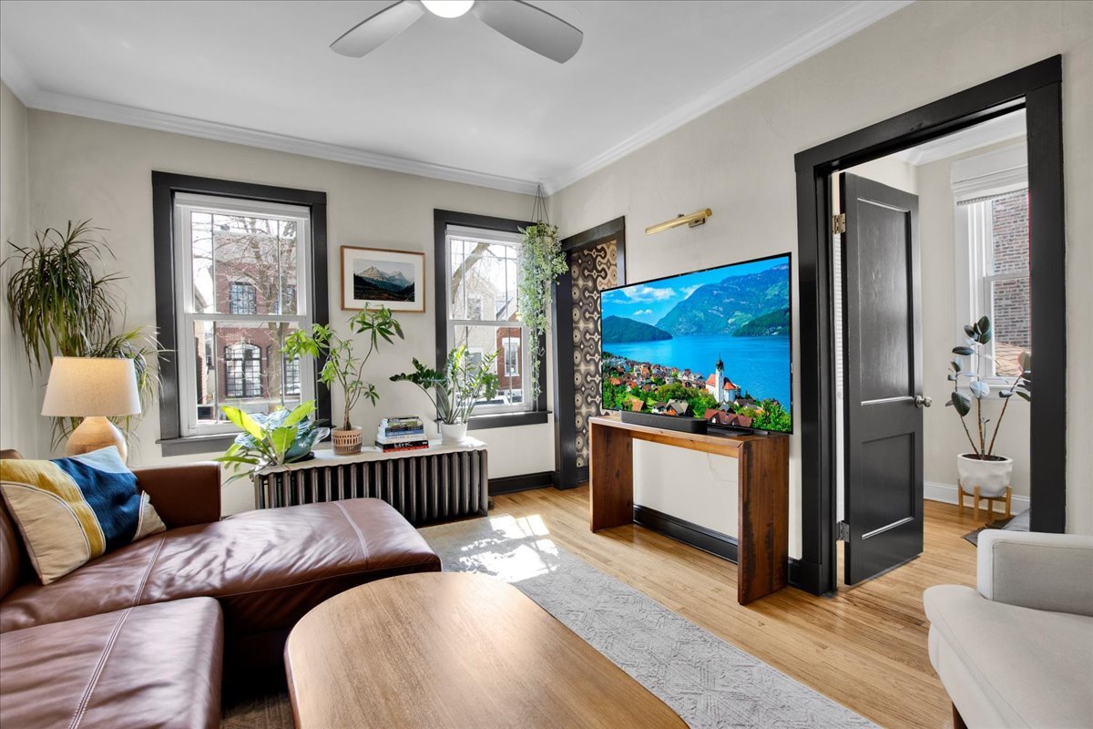 2030 W Shakespeare Avenue, Chicago, IL 60647