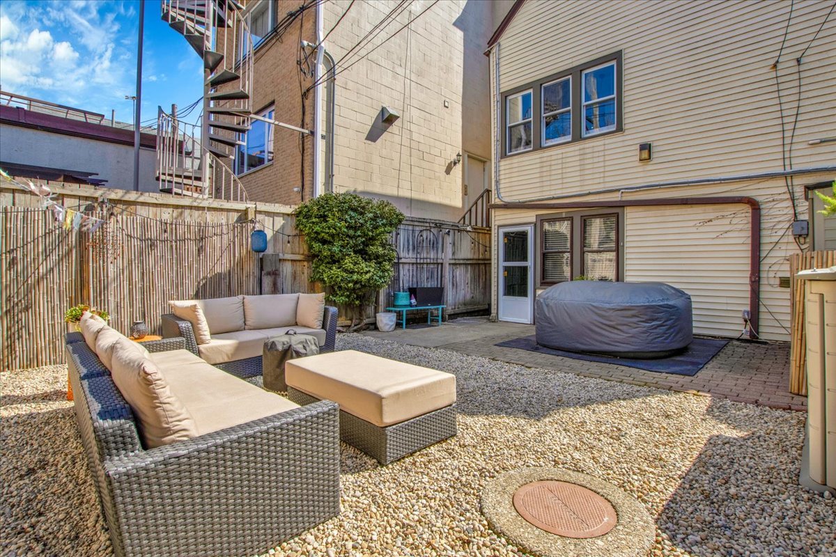 2030 W Shakespeare Avenue, Chicago, IL 60647