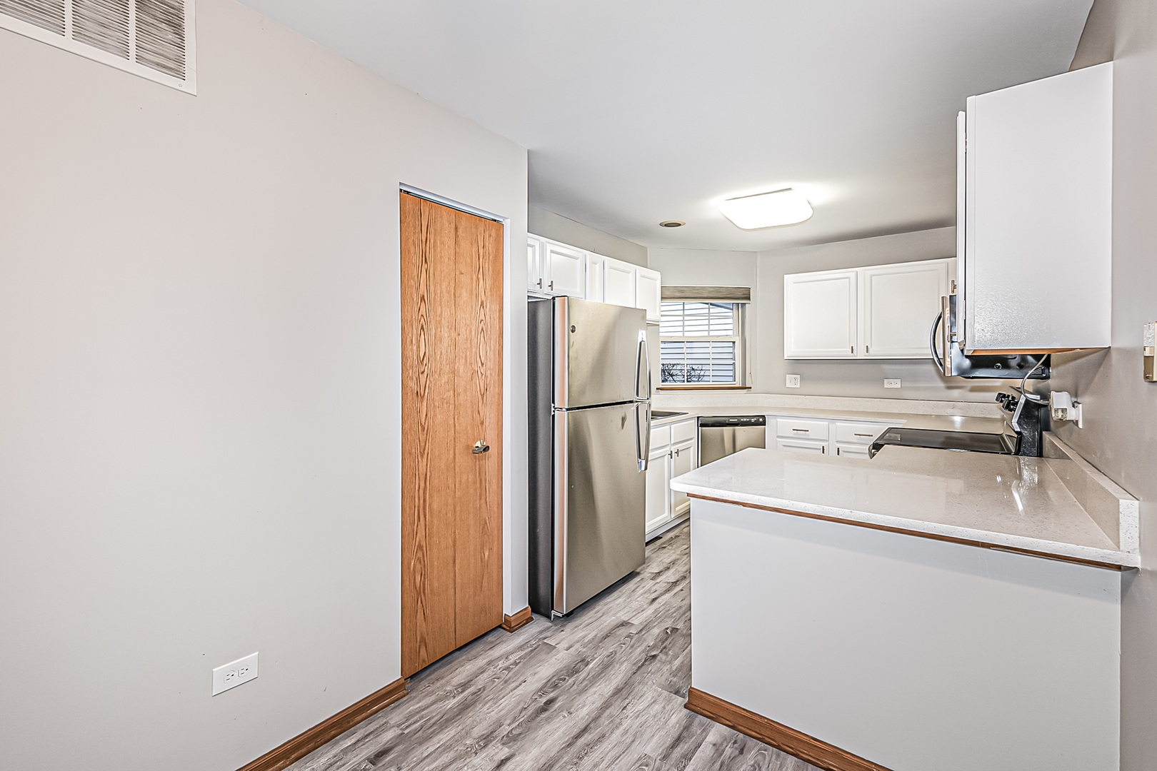 214 N Cathy Lane, Mount Prospect, IL 60056