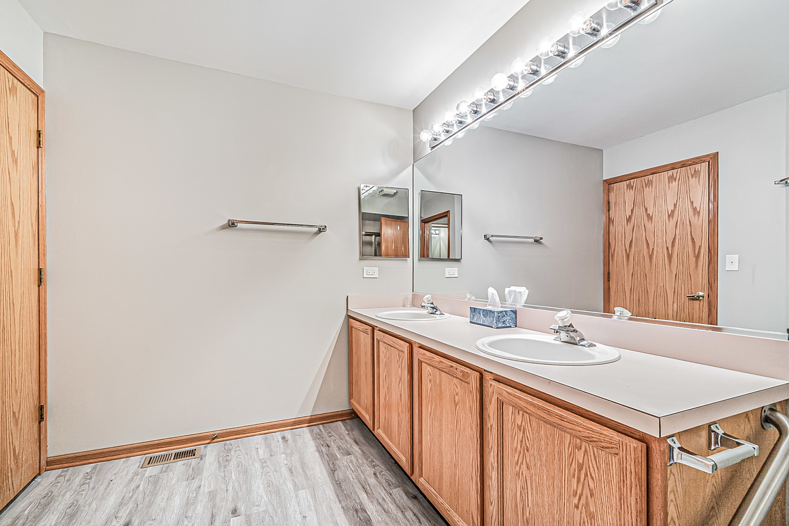 214 N Cathy Lane, Mount Prospect, IL 60056