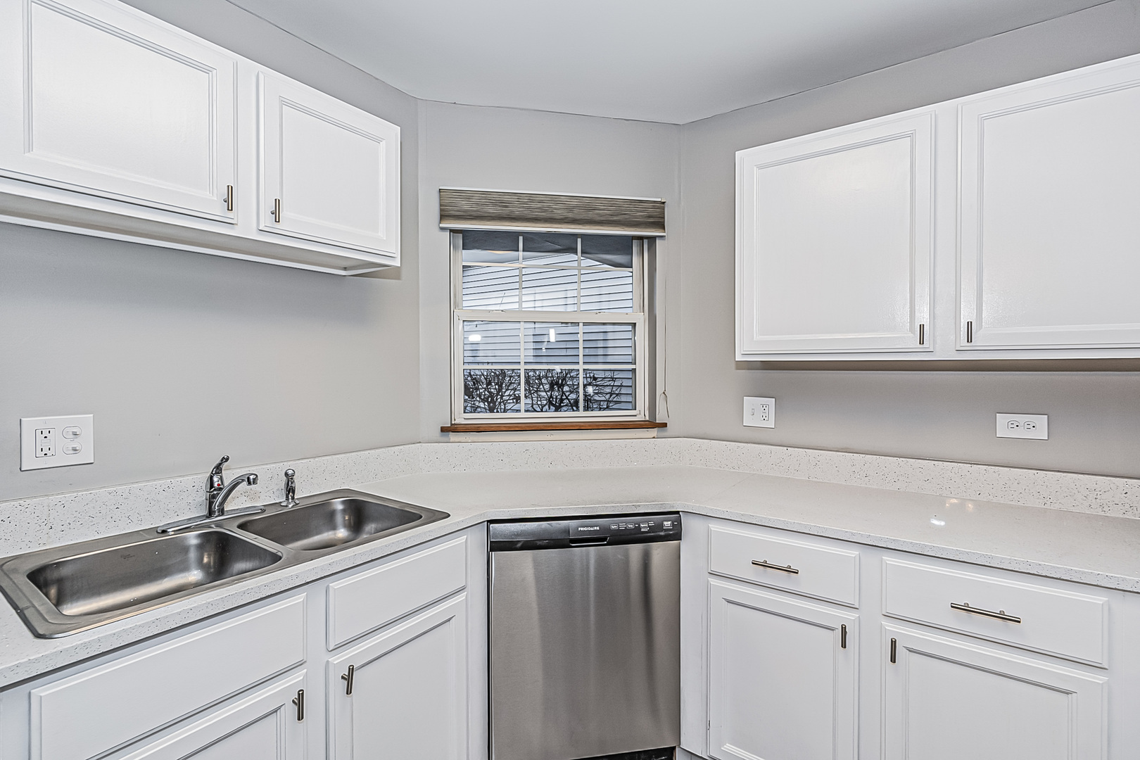 214 N Cathy Lane, Mount Prospect, IL 60056