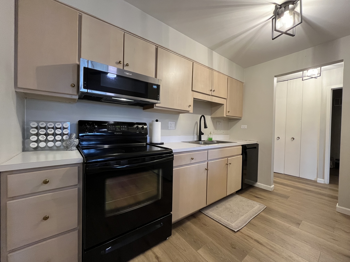 1405 E Central Road #305A, Arlington Heights, IL 60005