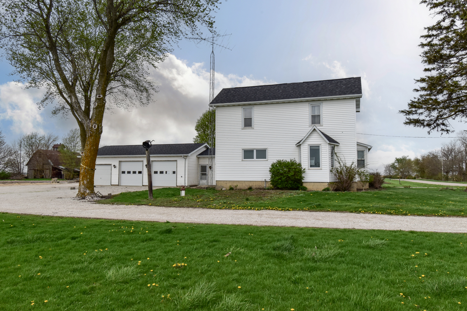 11323 N 1500 East Road, Pontiac, IL 61764