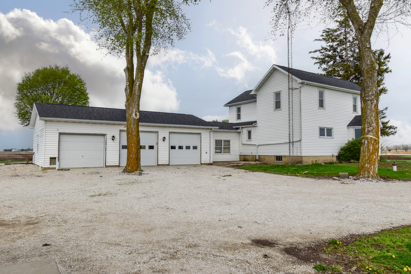 11323 N 1500 East Road, Pontiac, IL 61764