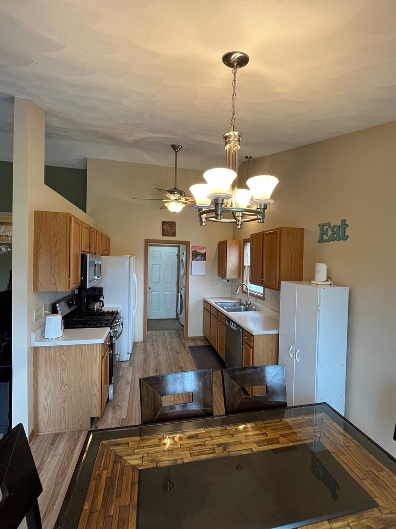 2096 Edge Rock Road, Rockton, IL 61072