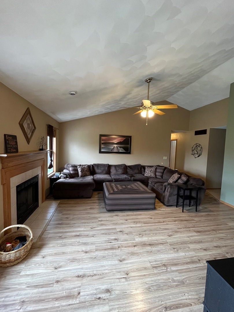 2096 Edge Rock Road, Rockton, IL 61072