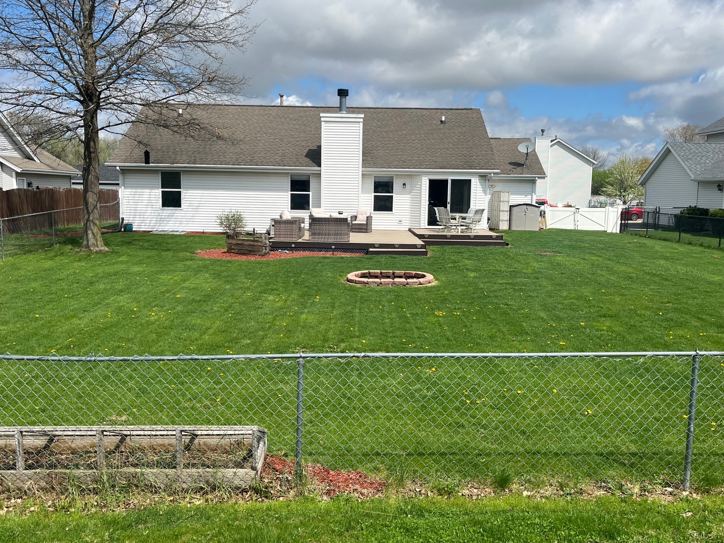 2096 Edge Rock Road, Rockton, IL 61072