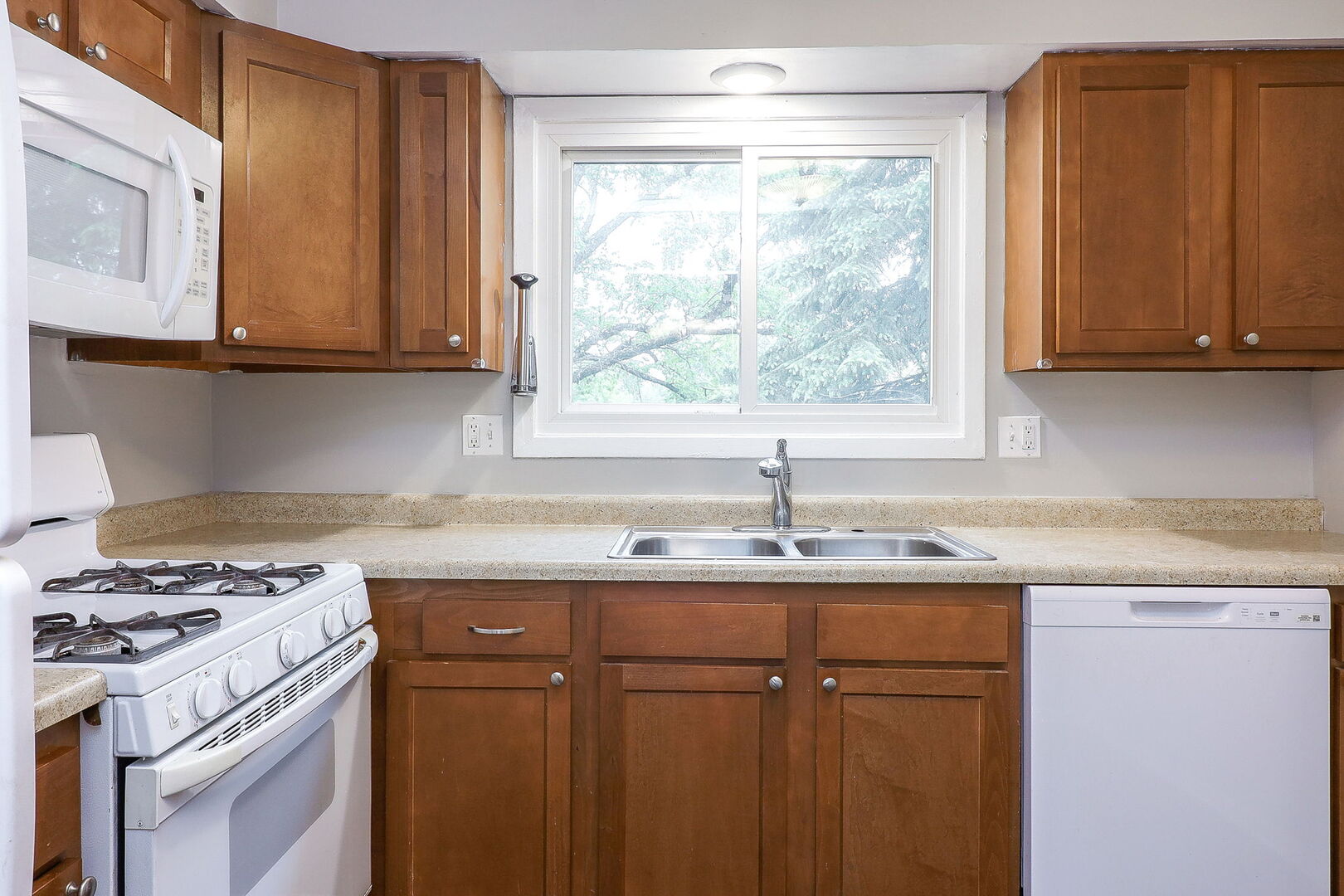 1782 Gloucester Court #B, Wheaton, IL 60189