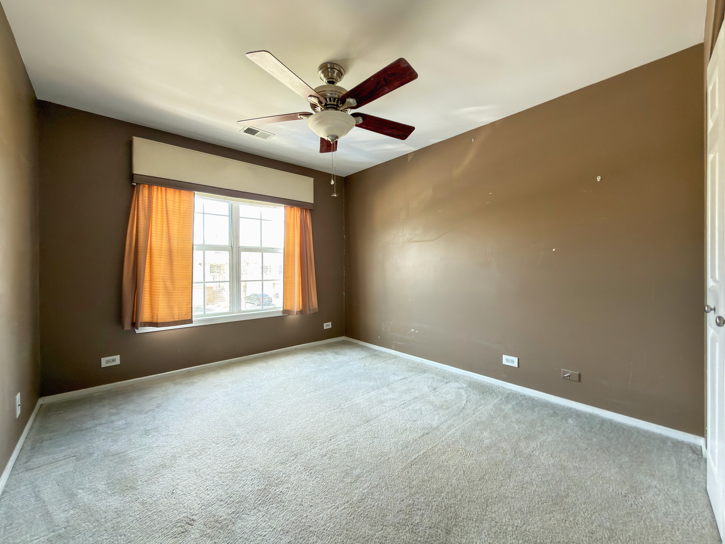 30W015 Juniper Court #30W015, Warrenville, IL 60555