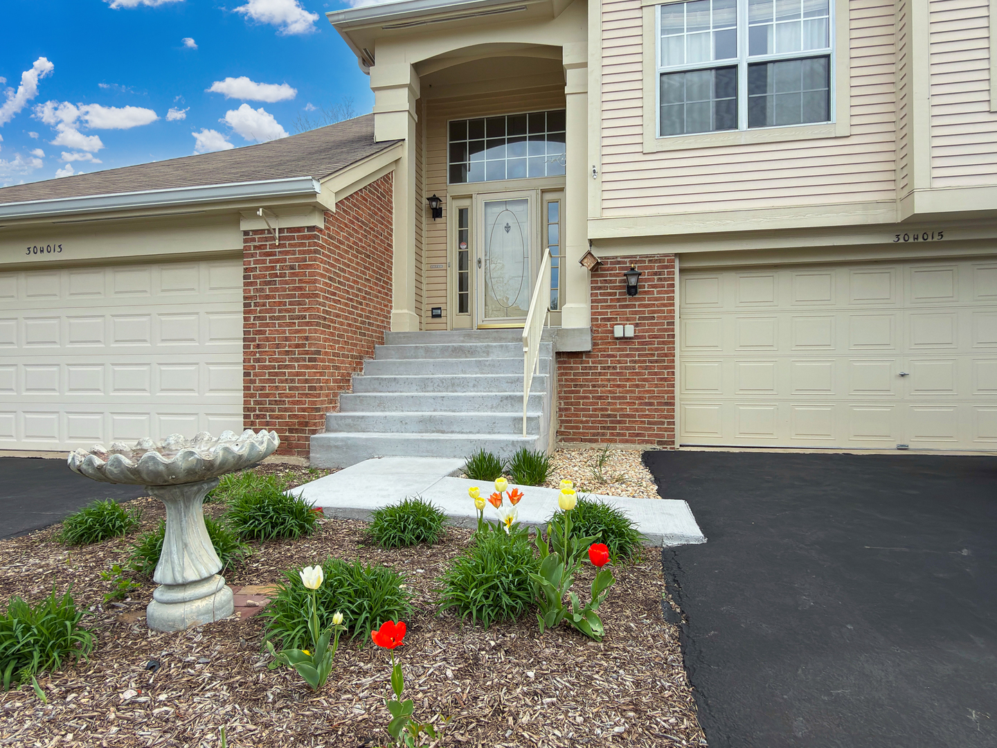 30W015 Juniper Court #30W015, Warrenville, IL 60555