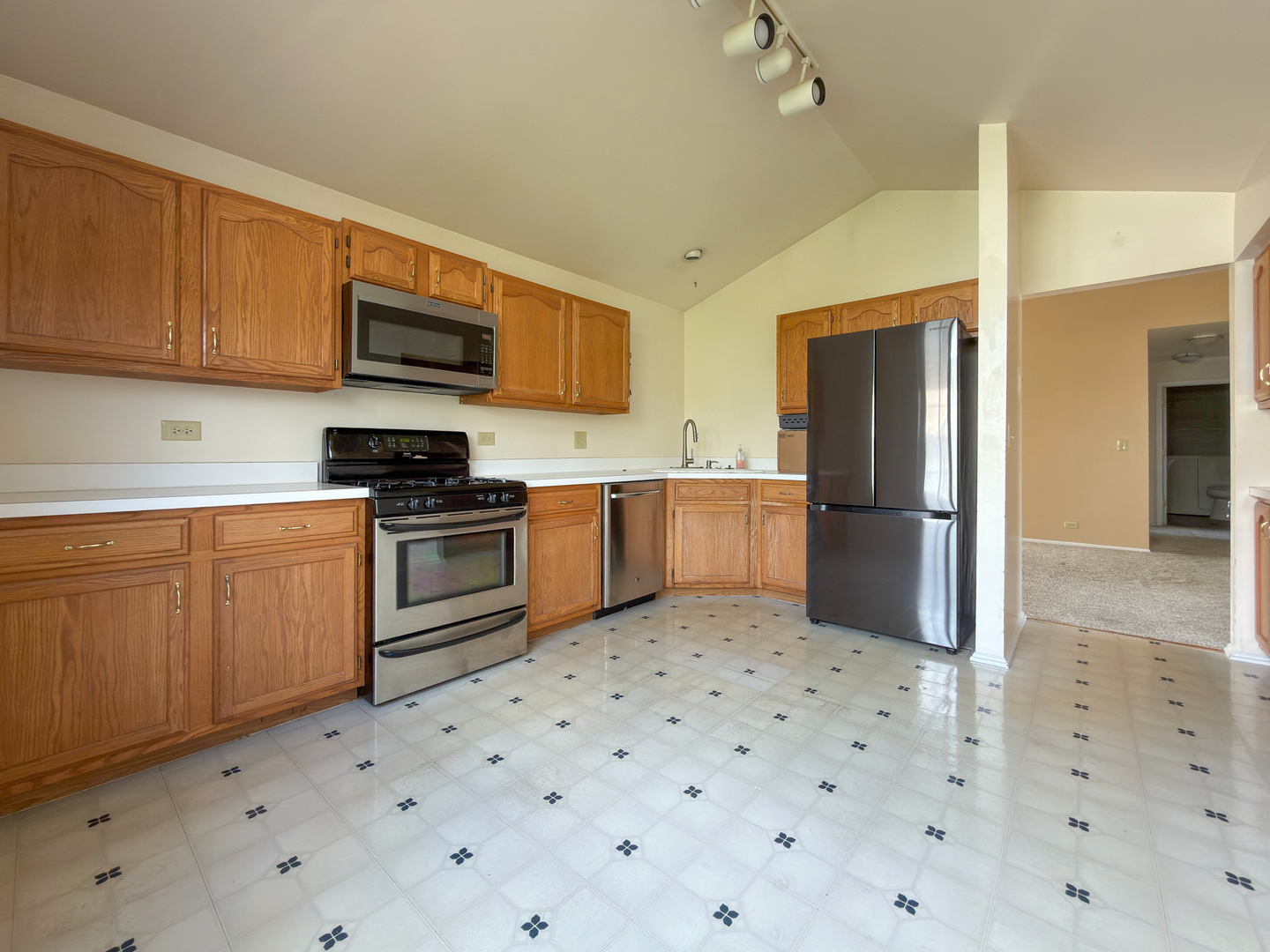 30W015 Juniper Court #30W015, Warrenville, IL 60555