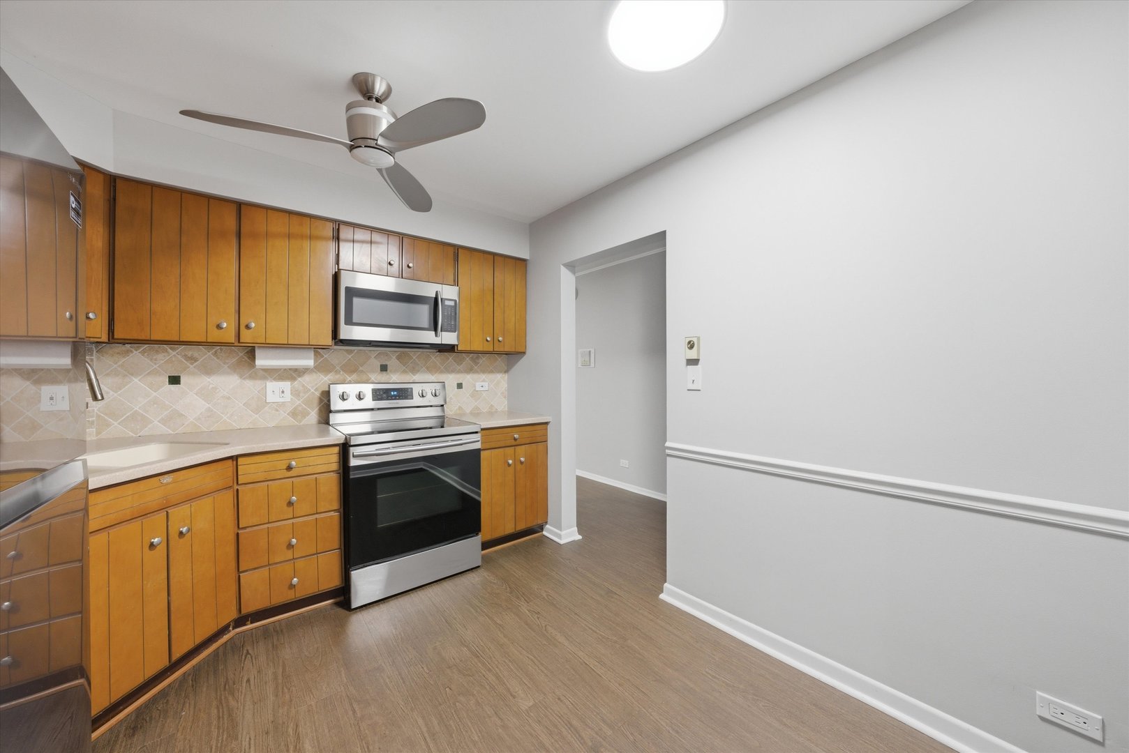 300 Claymoor Road #2E, Hinsdale, IL 60521