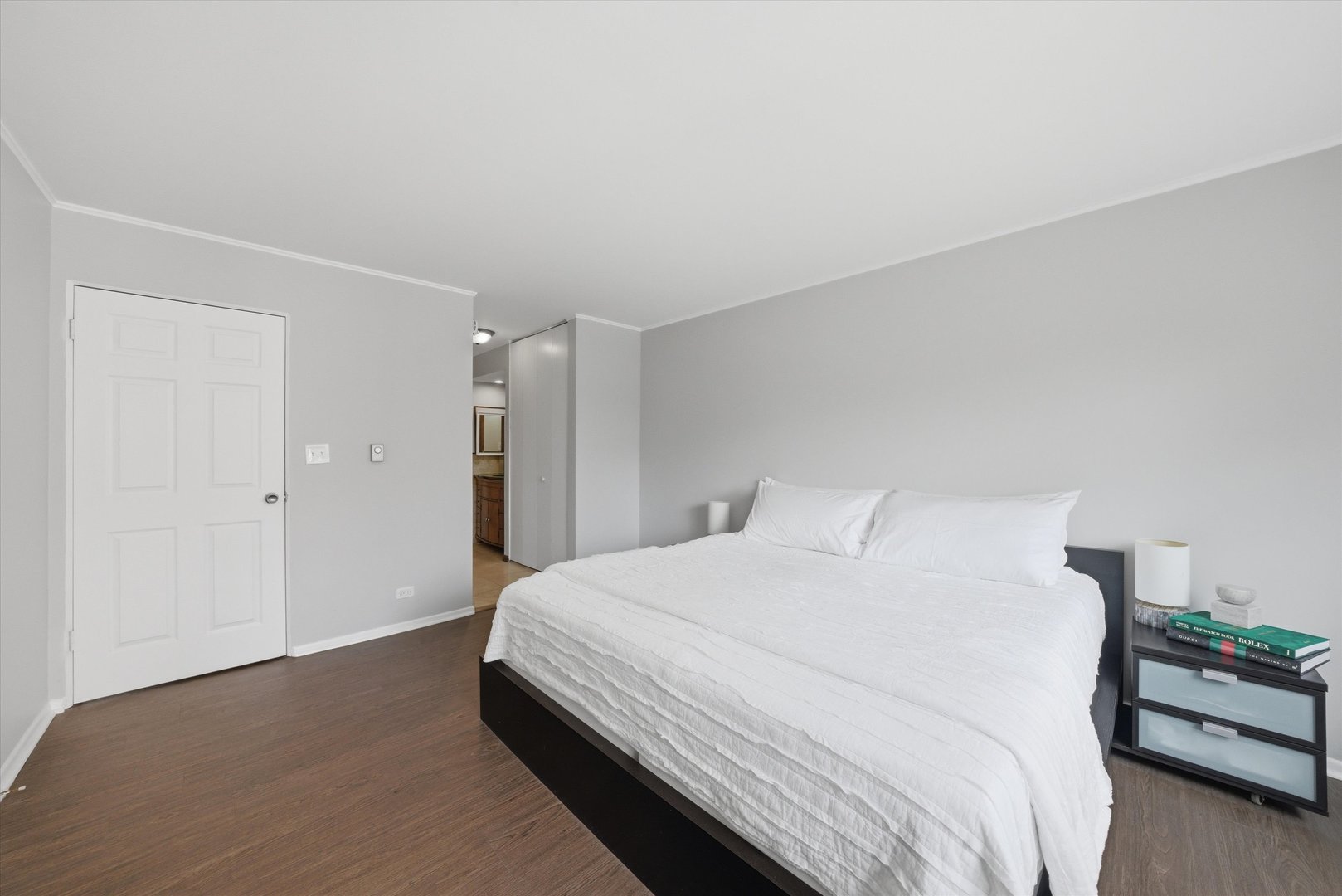 300 Claymoor Road #2E, Hinsdale, IL 60521