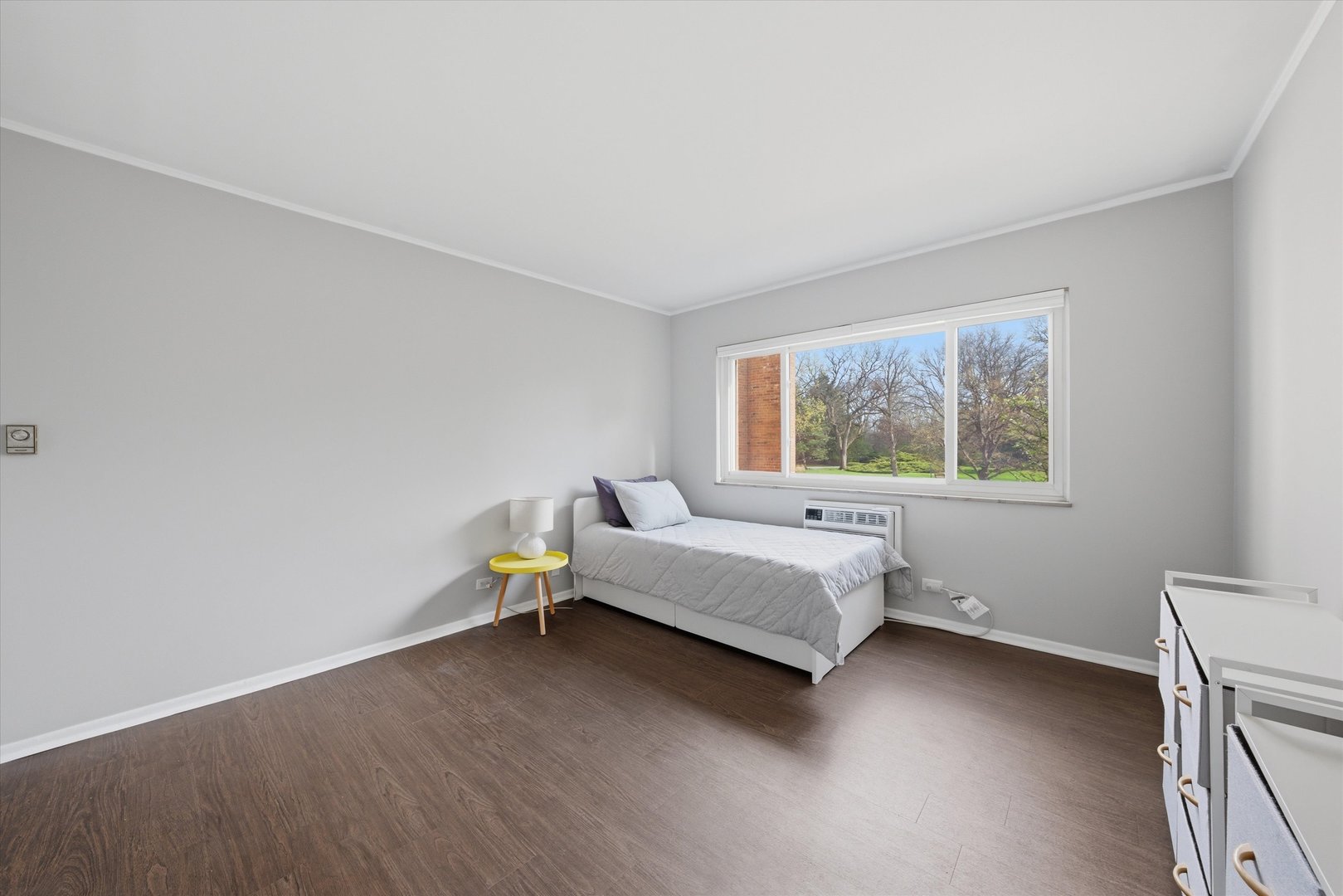 300 Claymoor Road #2E, Hinsdale, IL 60521