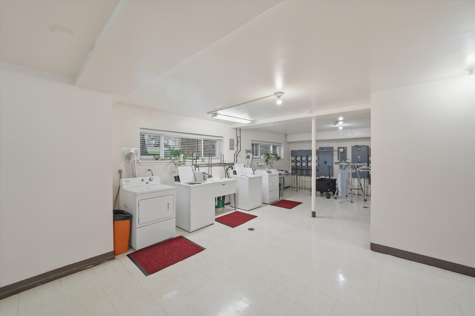 300 Claymoor Road #2E, Hinsdale, IL 60521