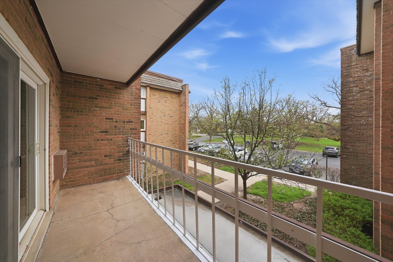 300 Claymoor Road #2E, Hinsdale, IL 60521