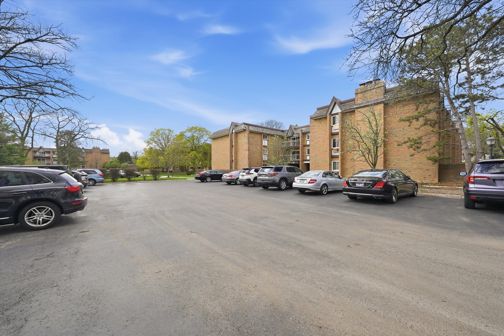 300 Claymoor Road #2E, Hinsdale, IL 60521