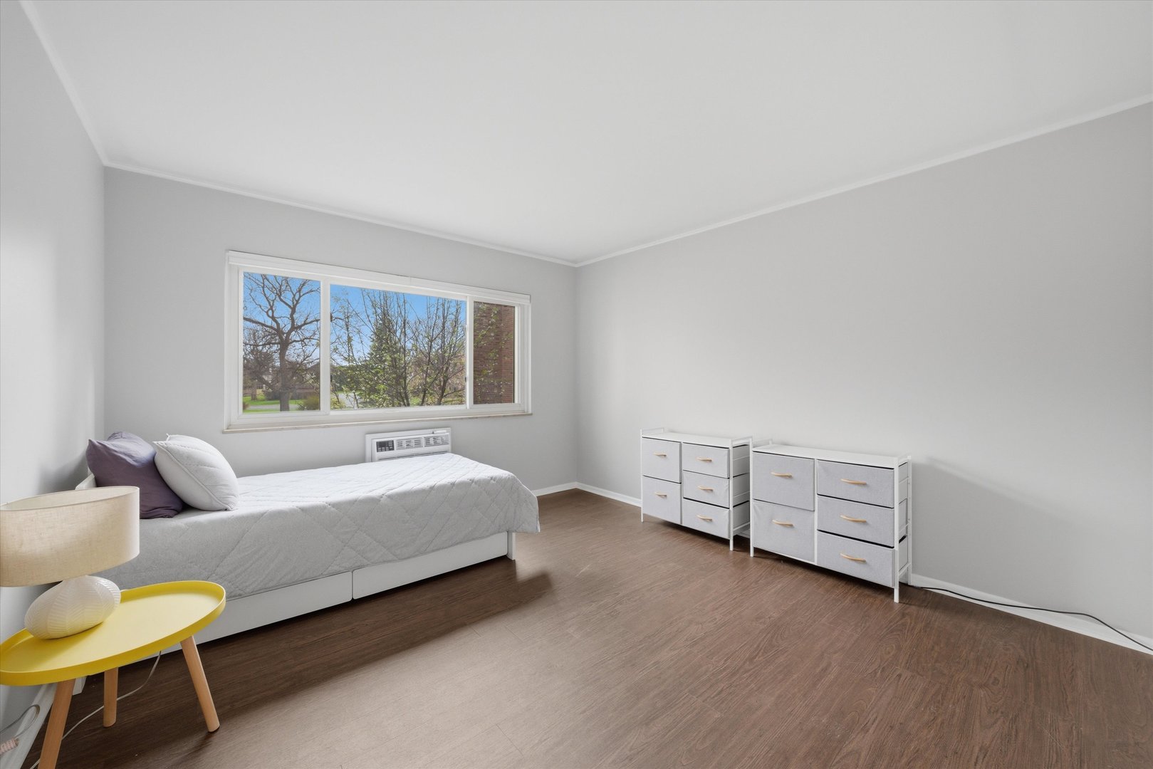 300 Claymoor Road #2E, Hinsdale, IL 60521