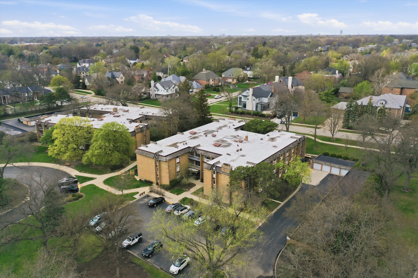 300 Claymoor Road #2E, Hinsdale, IL 60521