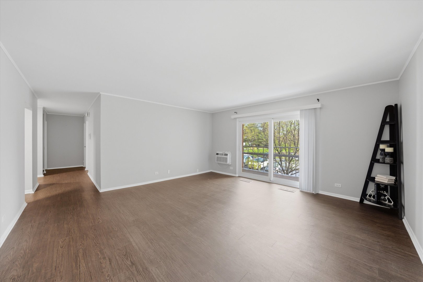 300 Claymoor Road #2E, Hinsdale, IL 60521